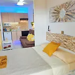 Lovely Apartment Top Views, Heated Pool, Great Location