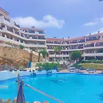 Moderno Y Luminoso Atico Con Vistas Y Piscina