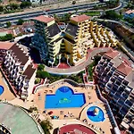 Poolside Paradise Apartment - Orlandito