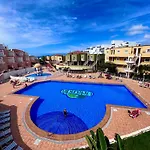 Poolside Paradise Apartment - Orlandito