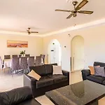 Villa Victoria With Heated Pool