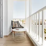 Spacious Apartment With Ocean View