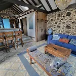 Rural Escape W/Stunning Views, Jacuzzi And Sauna