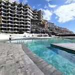 Luxury 1 Minute To The Beach & Salt Pool