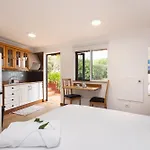 Home2Book Serene Retreat Isabel, Jacuzzi & Garden