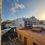Modern 1B Apt 200 From Beach Ac