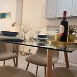Gold Oasis Apartment