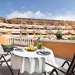 Home2Book Modern Seaview Apt & Pool, Las Americas