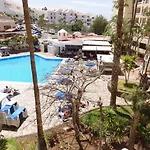 1 Bed Castle Harbour Apt With Pool View C110