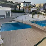Villa Di Lusso Con Piscina E Piccola Spiaggia