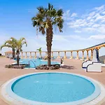 Park Beach & Pool