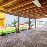 Home2Book Spacious Family Getaway, Private Pool