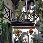 Rustic Apartment With Small Patio-Terrace