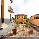 Ek Candelaria House Estrelitzia