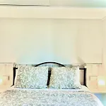 Cosy Flat Near Golf Club - Heated Pool, Terrace, Garden, Wi-Fi