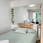 New Modern & Centrally-Located Apartment