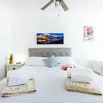 Port Royale 141, Bright Apartment, Heated Pool