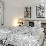Cozy 2 Bedroom Apartment With Pool View And 2 Bathrooms In Los Cristianos