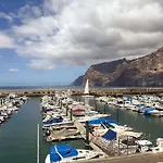 Gigantes Cliff House