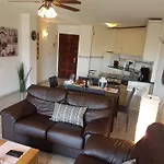 Wohnung Mit Beheiztem Gemeinsamem Pool