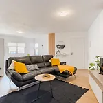 Beach House ,1 Min To Beach, Brand New