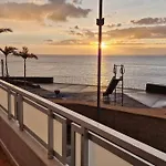 Warm & Cozy With Lovely Sea View