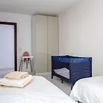 Modern Spacious 3 Bedroom Apartment Near The Beach