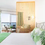 Cozy Seafront Studio With Balcony & Ocean Views