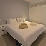 Large Modern Apartment With Terrace & Heated Pool