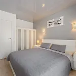 Modern Sunny Apartment 100M From The Beach