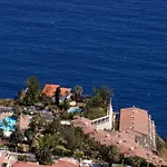 Apartamento Con Piscina Y Vistas Al Mar Sobre Acantilado