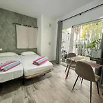 Moderno Estudio Con Jardin Con Bbq Y Piscina En Costa Del Silencio