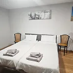 Loft Santa Cruz, Acoran