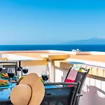 Amazing Apartment In Las Americas Hill