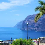 Panoramic Oceanfront Escape 2 Beds Los Gigantes, Roomcinema - Popcorn Machine