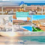 Black Beach Luxury Vacation House