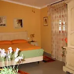 Studio Parlour