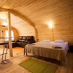 Eco-Wooden Houses Camping Montana Roja