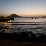 Alquilaencanarias El Medano Mirazul Plaza Roja