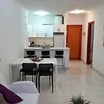 Alquilaencanarias-Medano Colon Center, Near The Beach