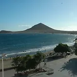 Lovely Flat With Sea-View, 1 Minute Walk To Beach
