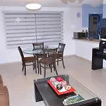 Moderna Suite Alberca Ubicadisima Av Bernardo Quintana 9A