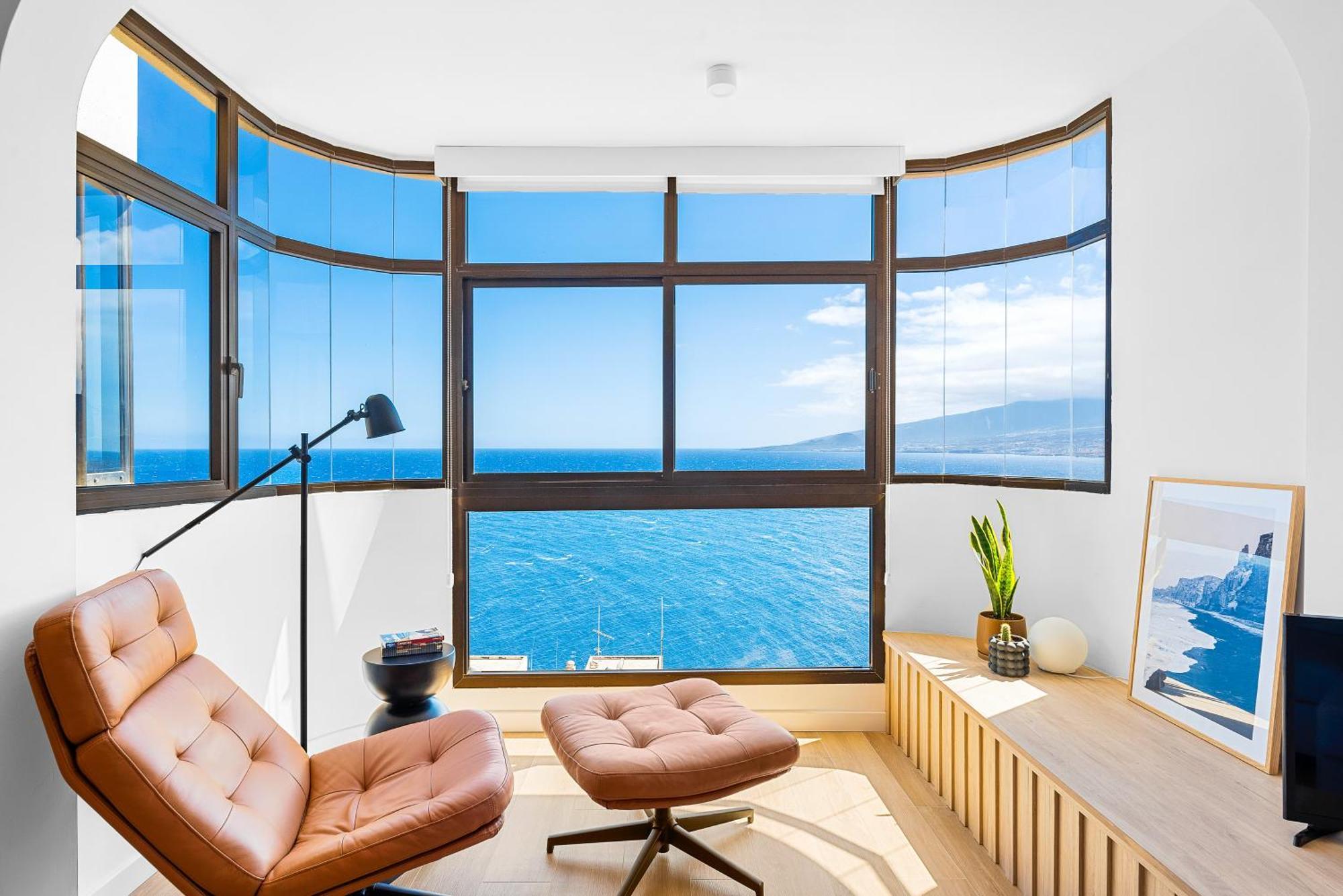 Apartment Stylish With Stunning Views & Parking *